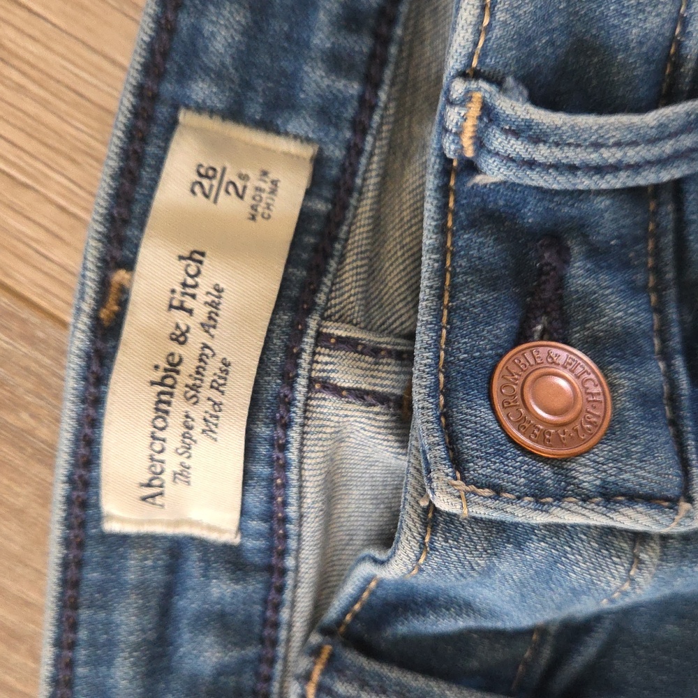 Abercrombie & Fitch Distressed Super Skinny Ankle Mid Rise Jeans - Picture 4 of 8